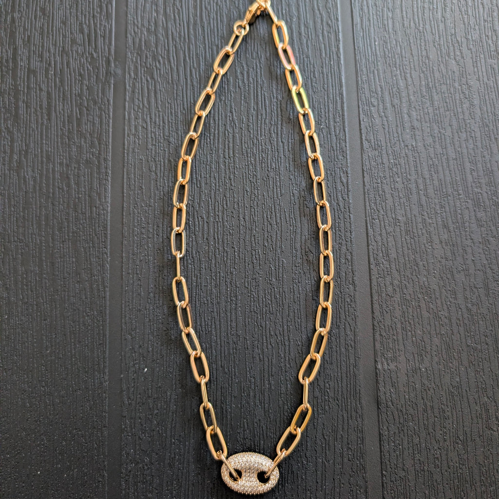 Collier doré de la marque us polo assn