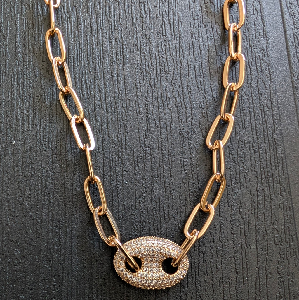 Collier doré de la marque us polo assn
