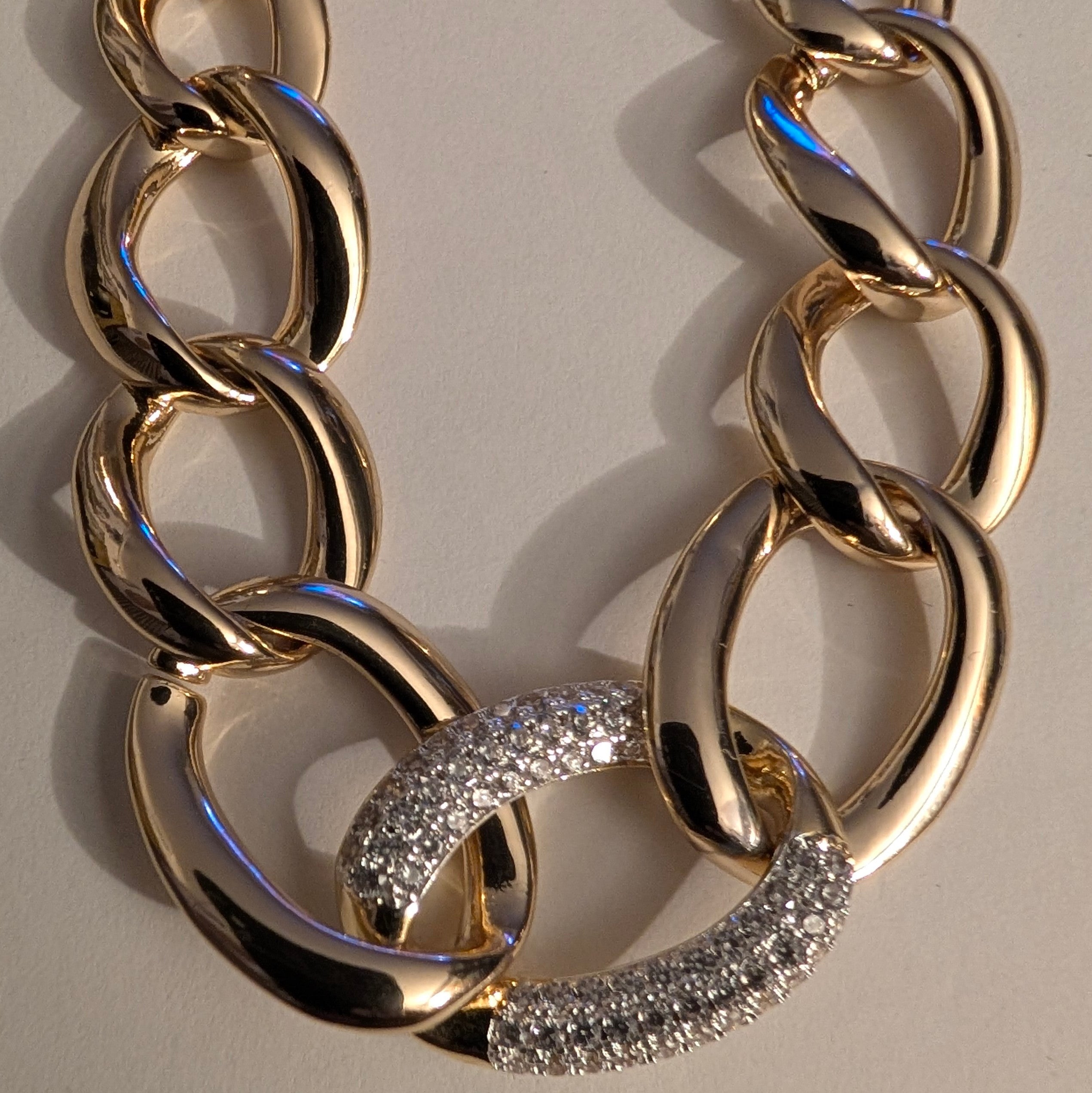 Collier doré de la marque us polo assn