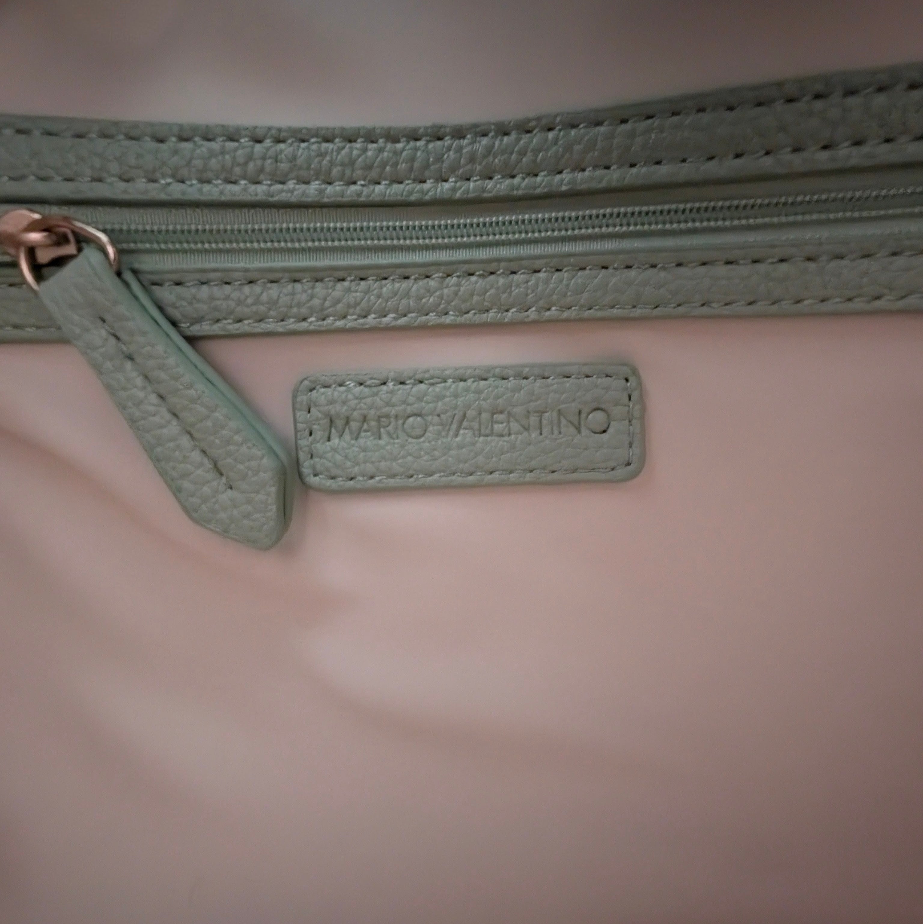 Sac à main polochon de la marque Mario VALENTINO
